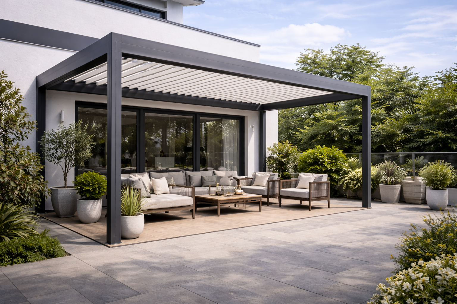 Pergola bioclimatica in contesto reale
